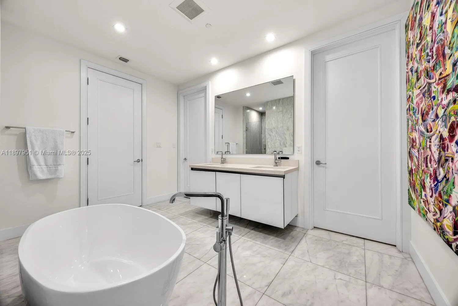 718 Valencia Ave, #207