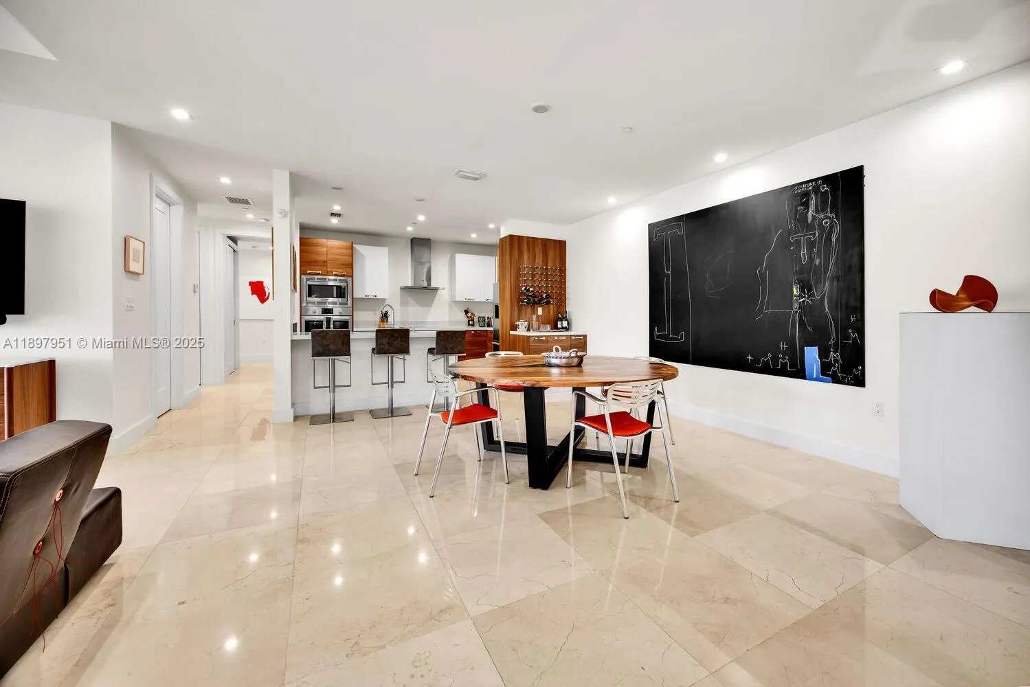 718 Valencia Ave, #207