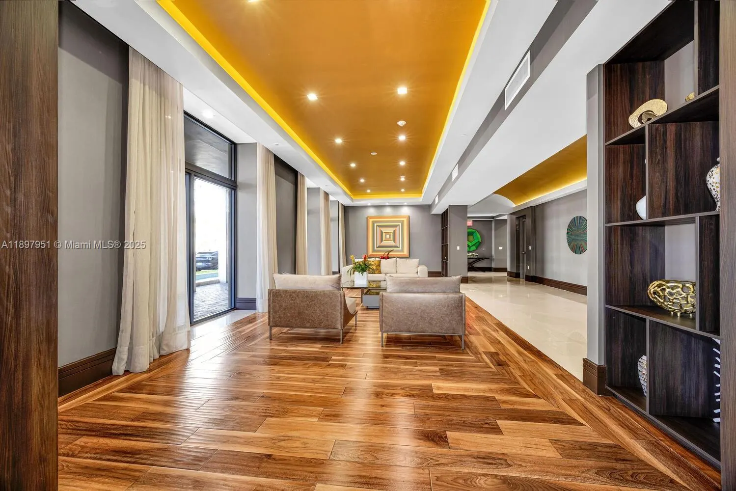 718 Valencia Ave, #207