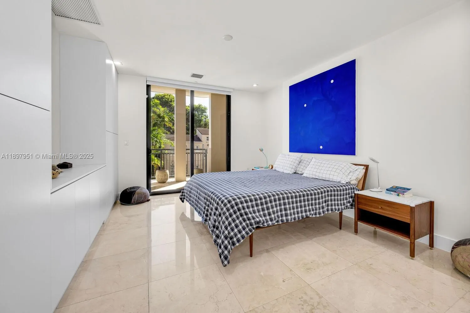 718 Valencia Ave, #207