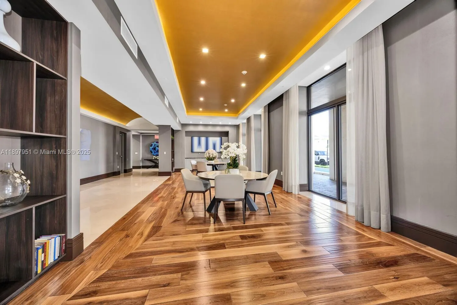 718 Valencia Ave, #207