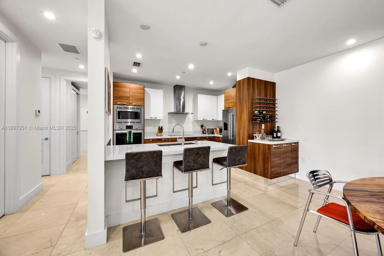 718 Valencia Ave, #207