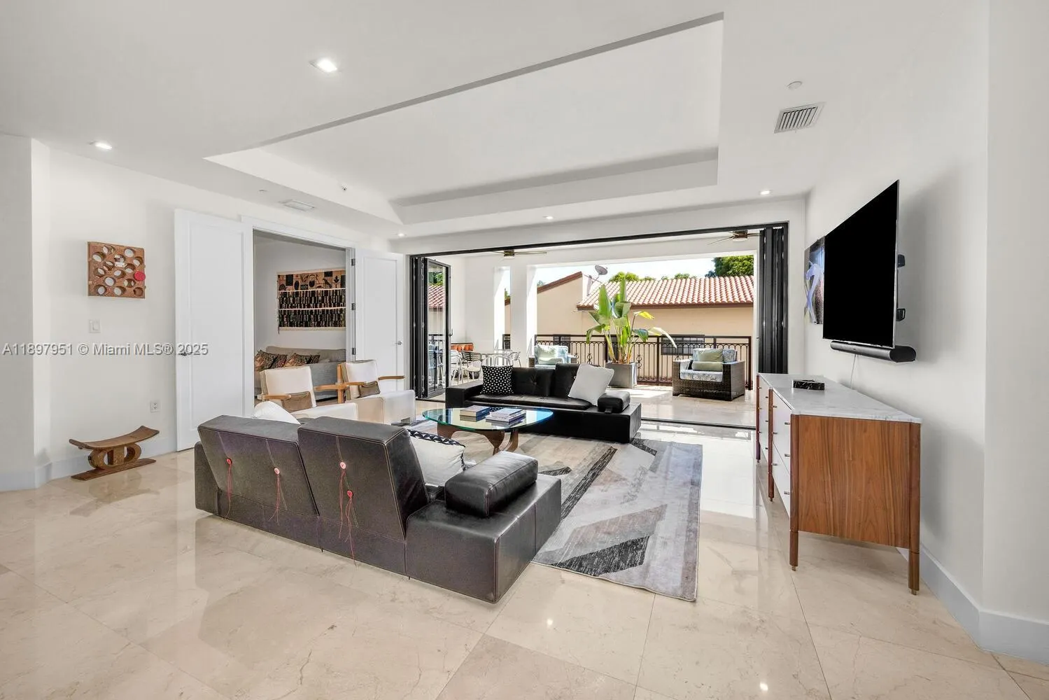 718 Valencia Ave, #207