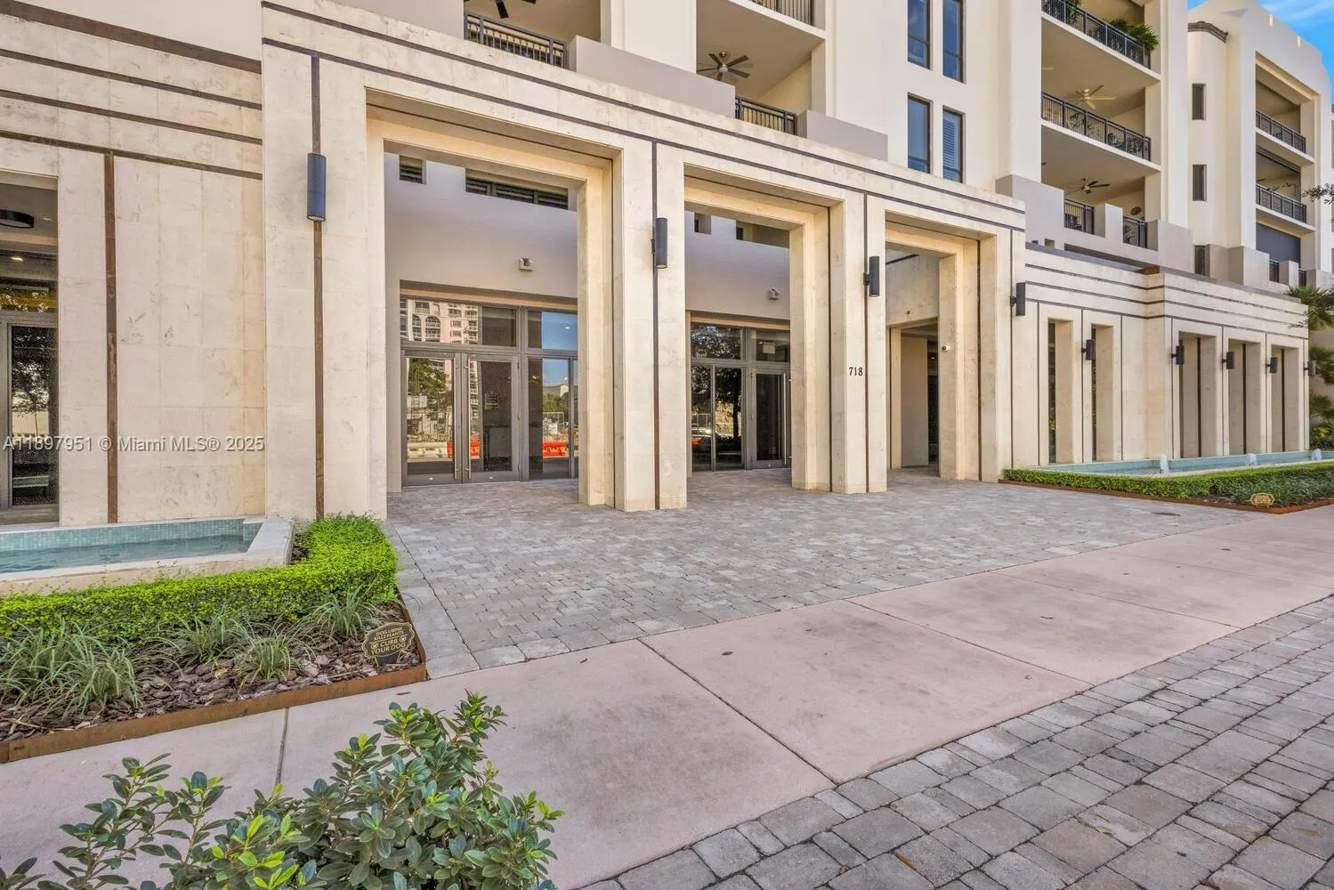 718 Valencia Ave, #207