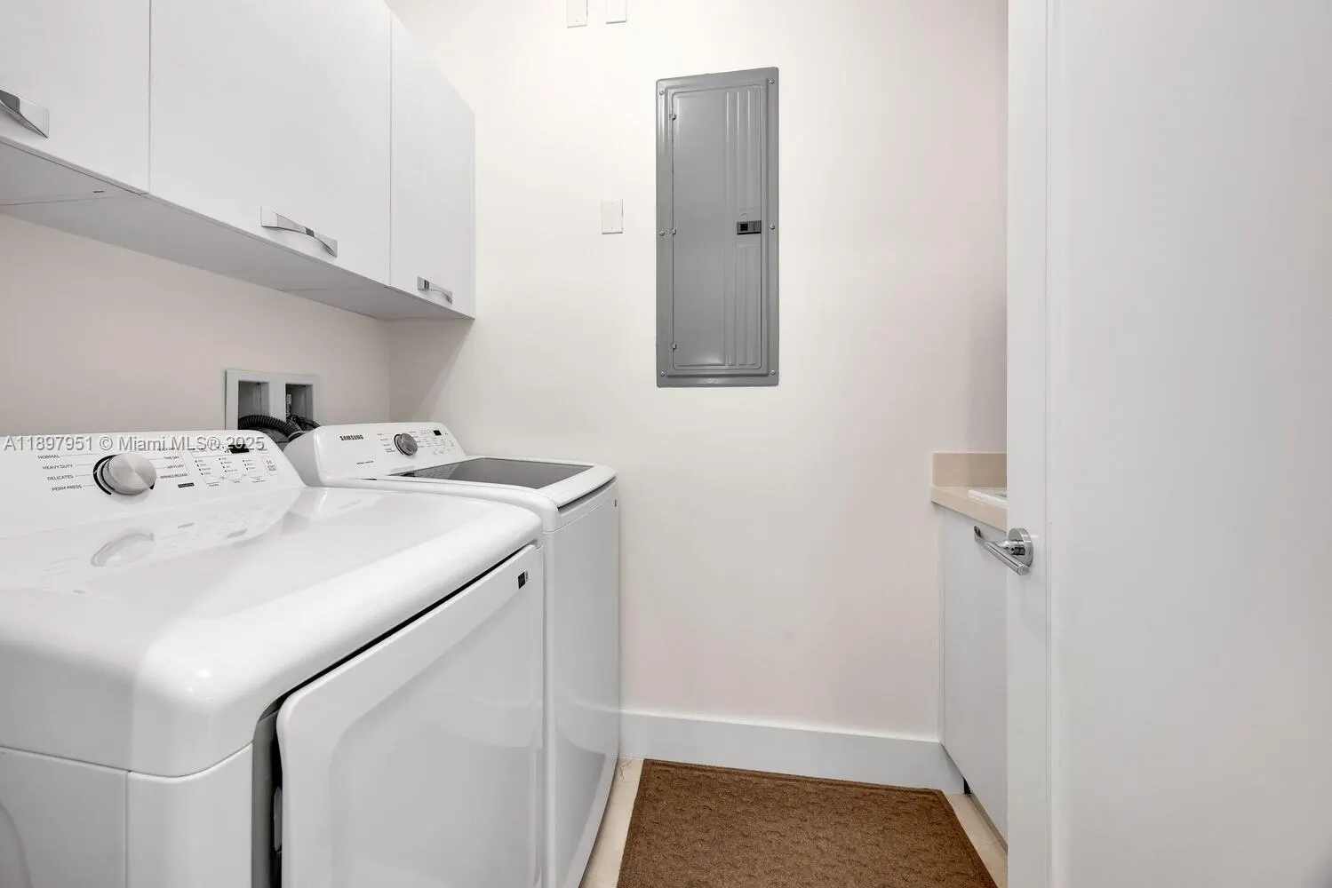 718 Valencia Ave, #207