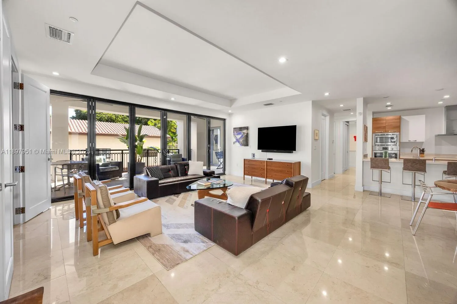 718 Valencia Ave, #207