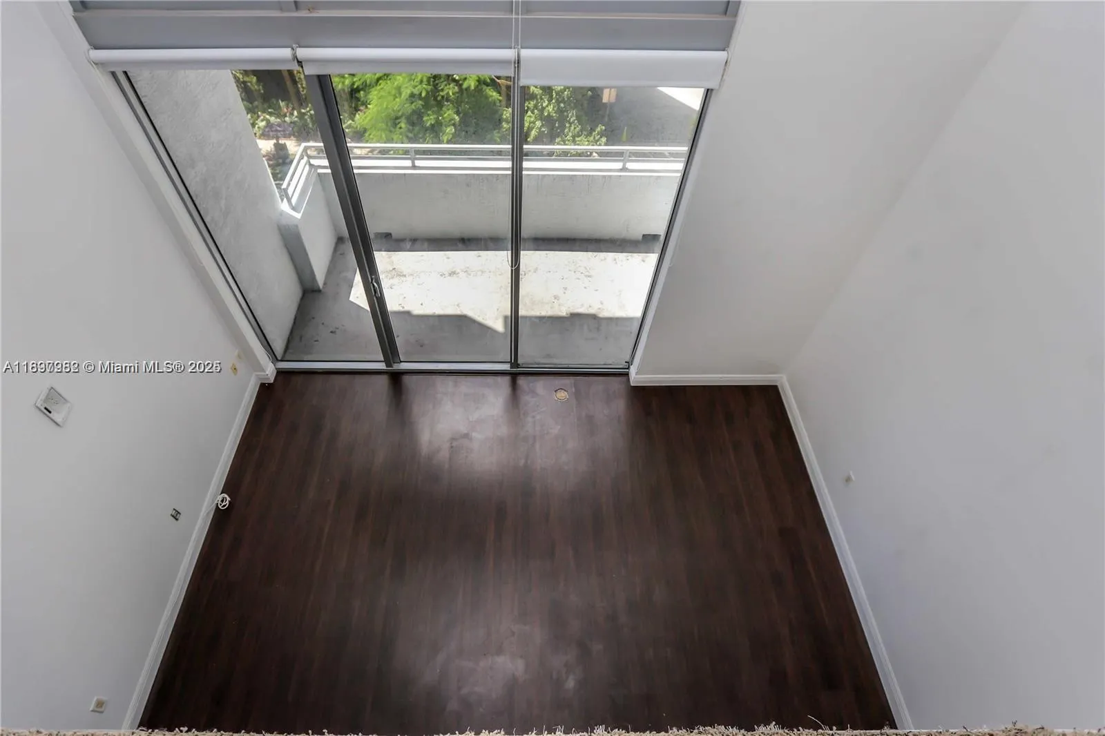1050 Brickell Ave, #414
