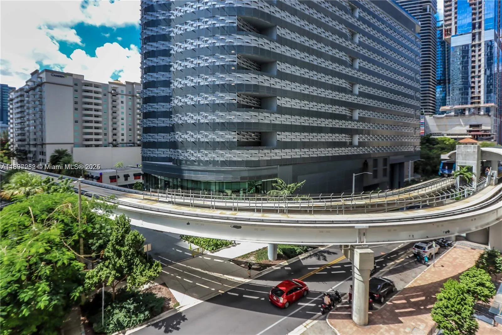 1050 Brickell Ave, #414
