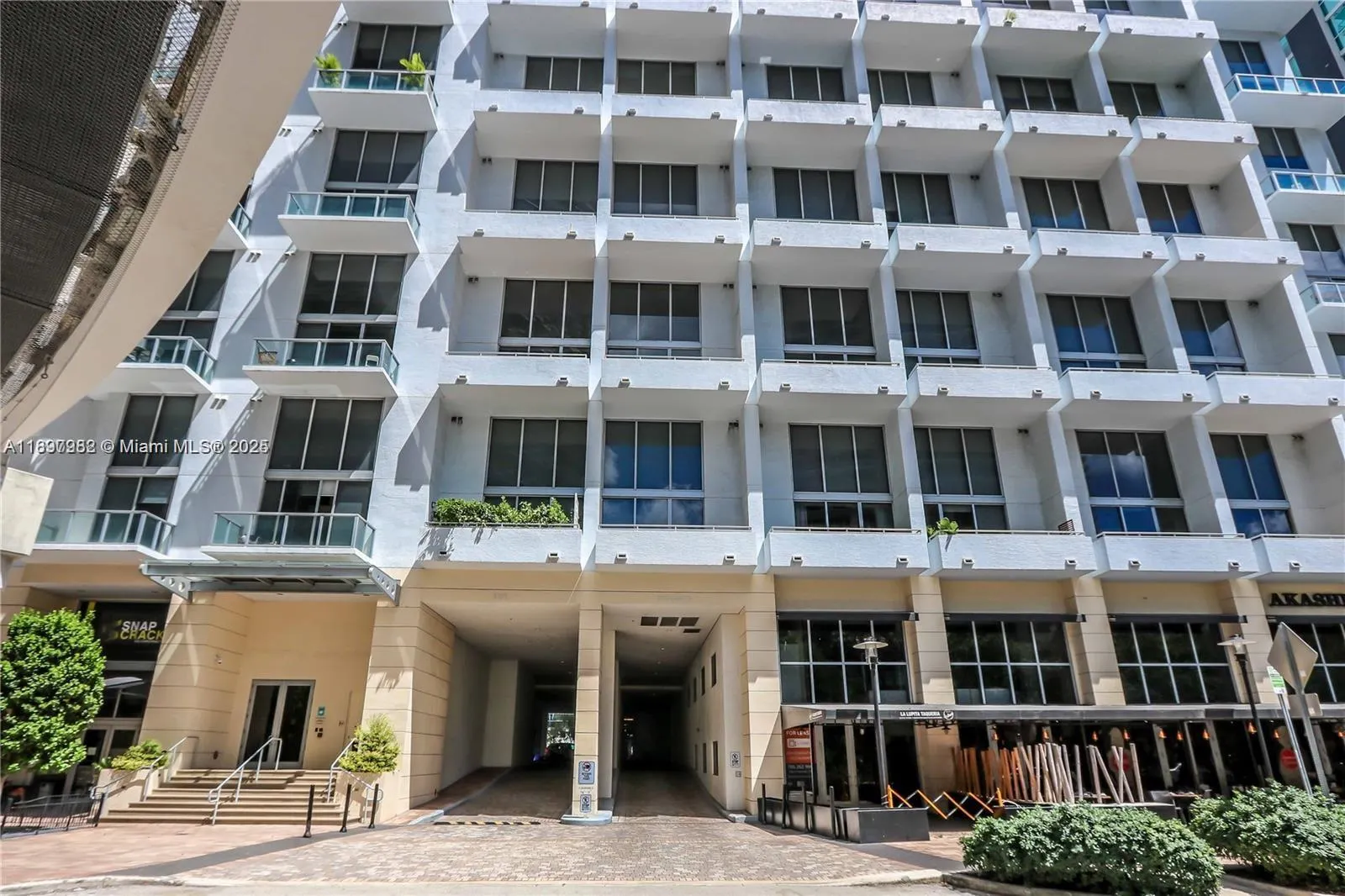 1050 Brickell Ave, #414