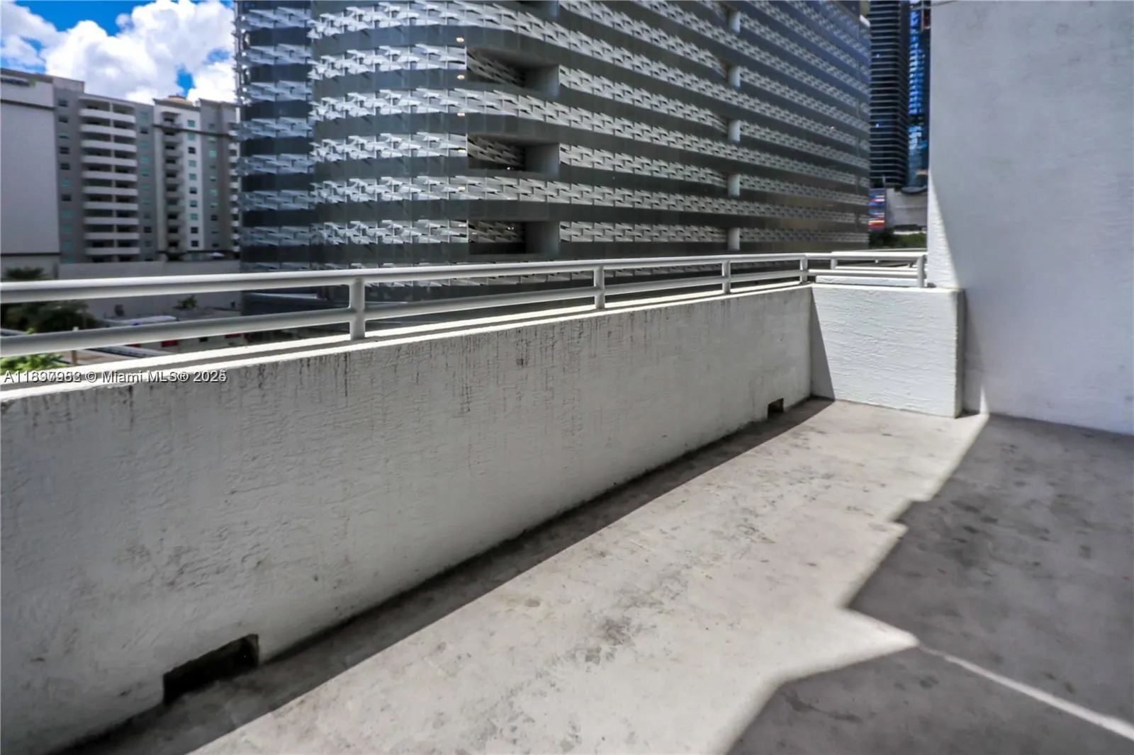 1050 Brickell Ave, #414