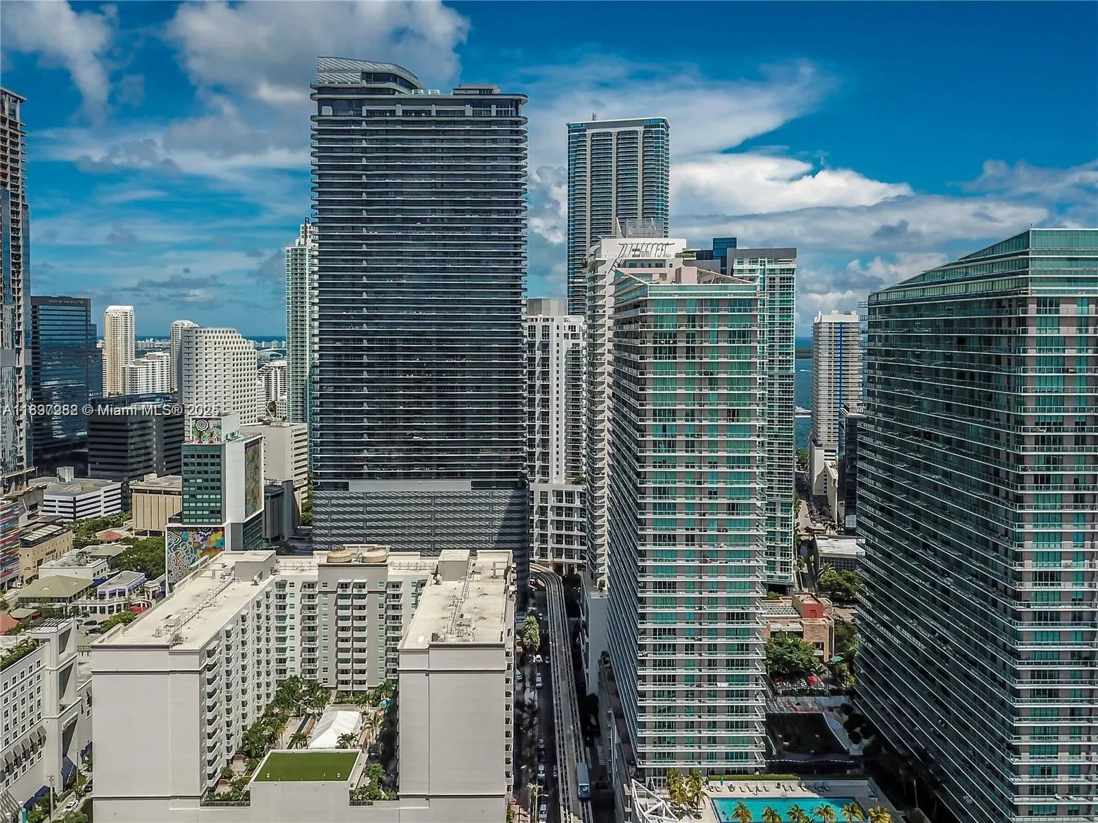 1050 Brickell Ave, #414