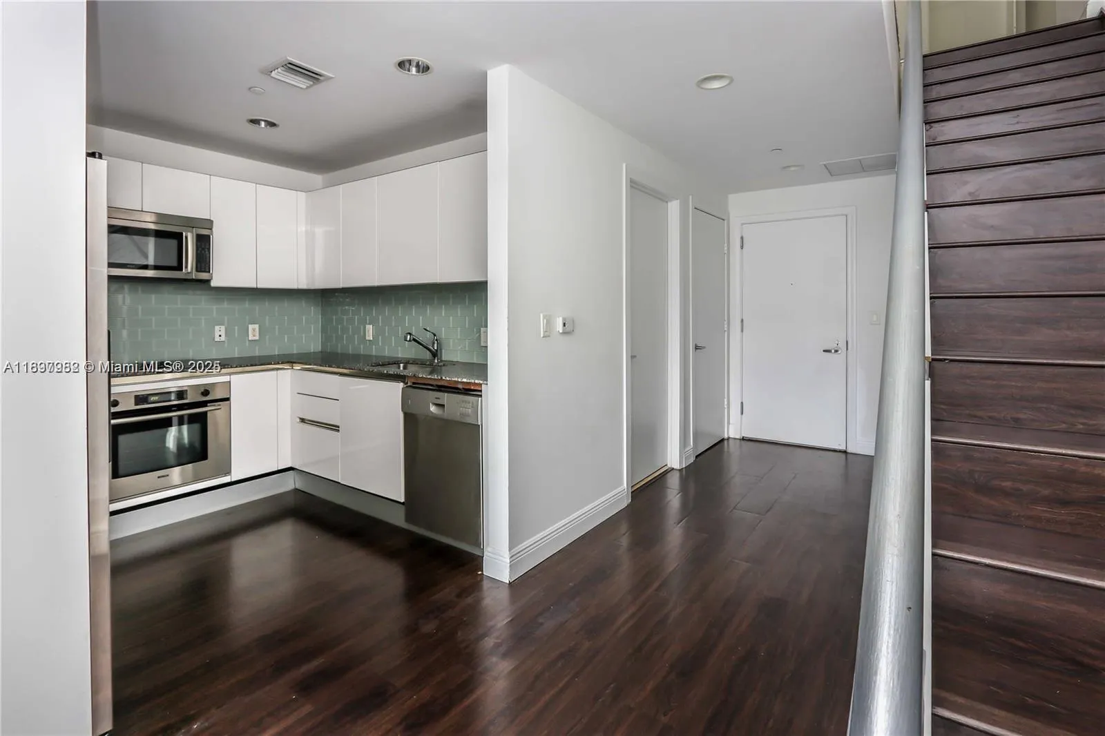 1050 Brickell Ave, #414
