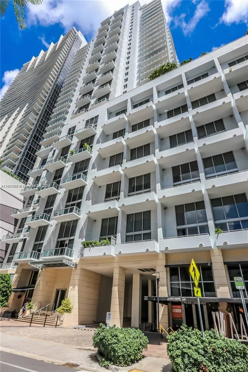 1050 Brickell Ave, #414