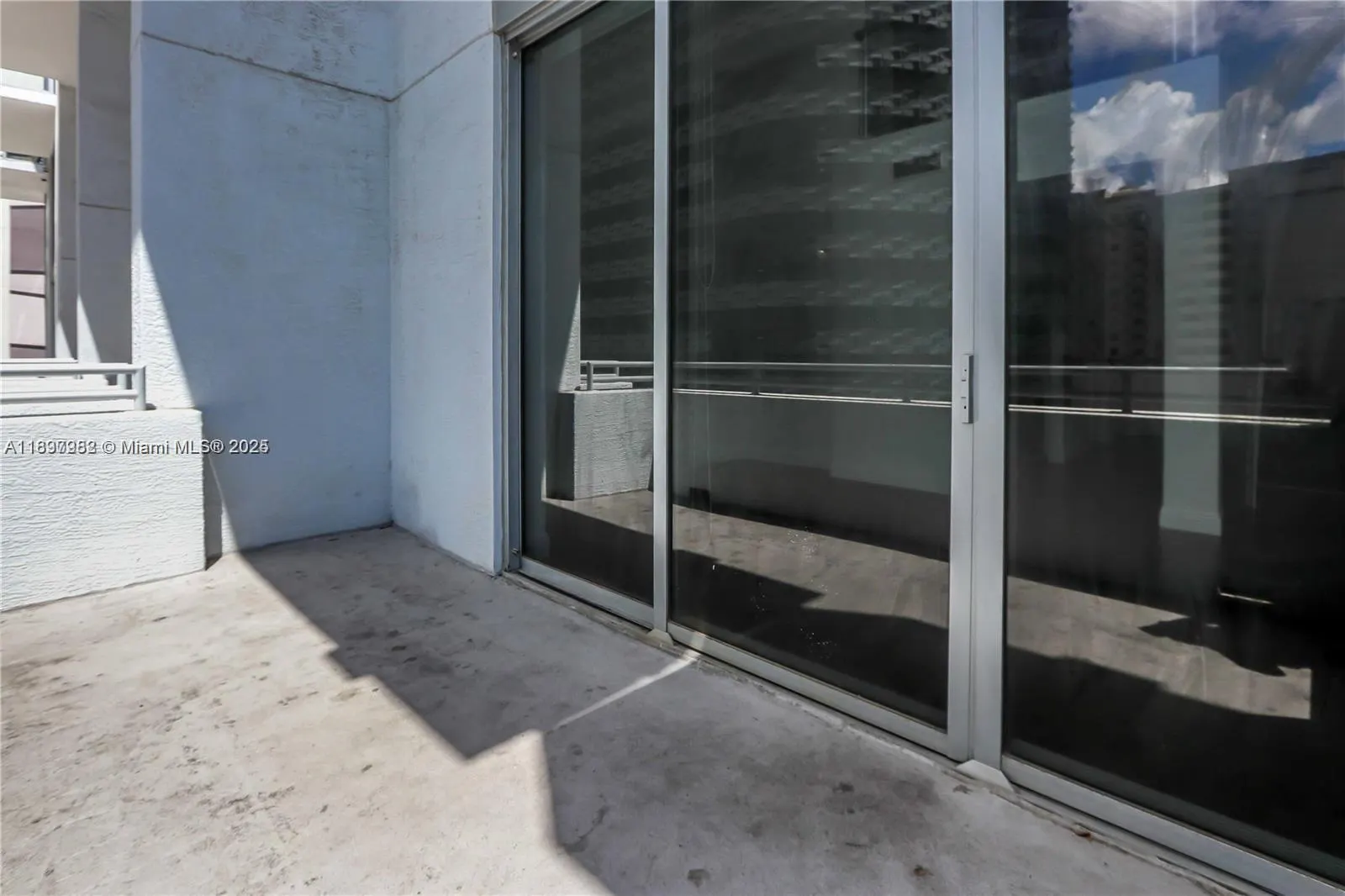 1050 Brickell Ave, #414