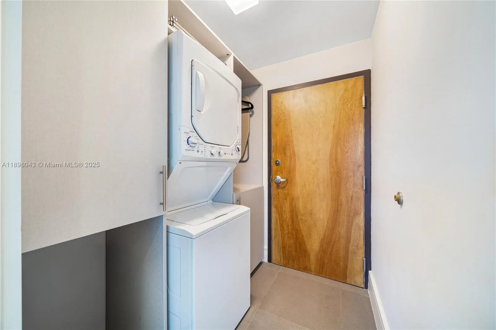 2155 Washington Ct, #407