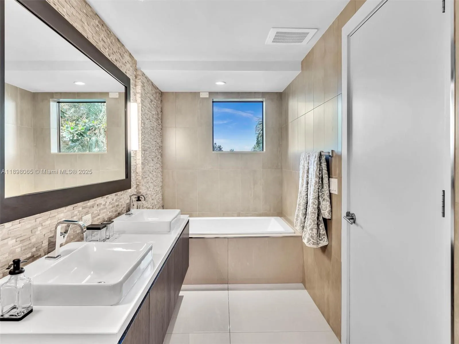 3040 N Ocean Blvd, #N103