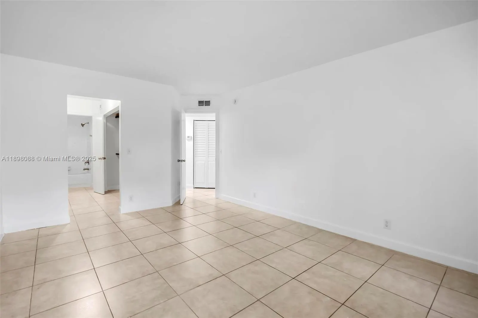 8002 Lagos De Campo Blvd, #B-101