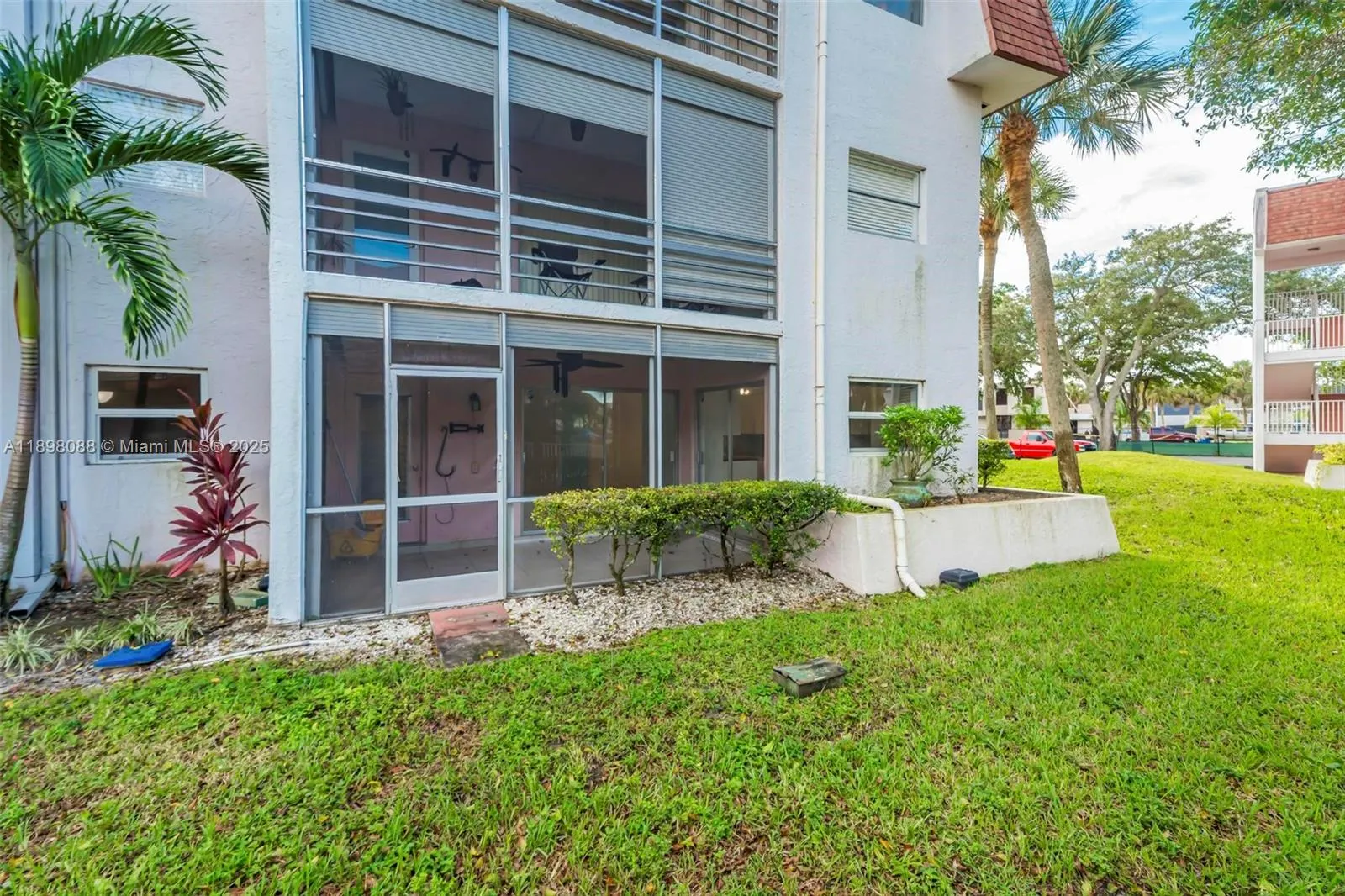 8002 Lagos De Campo Blvd, #B-101