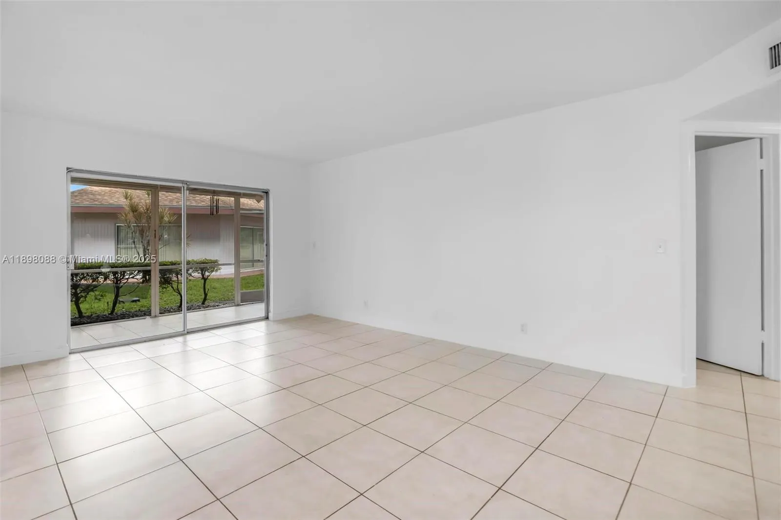 8002 Lagos De Campo Blvd, #B-101