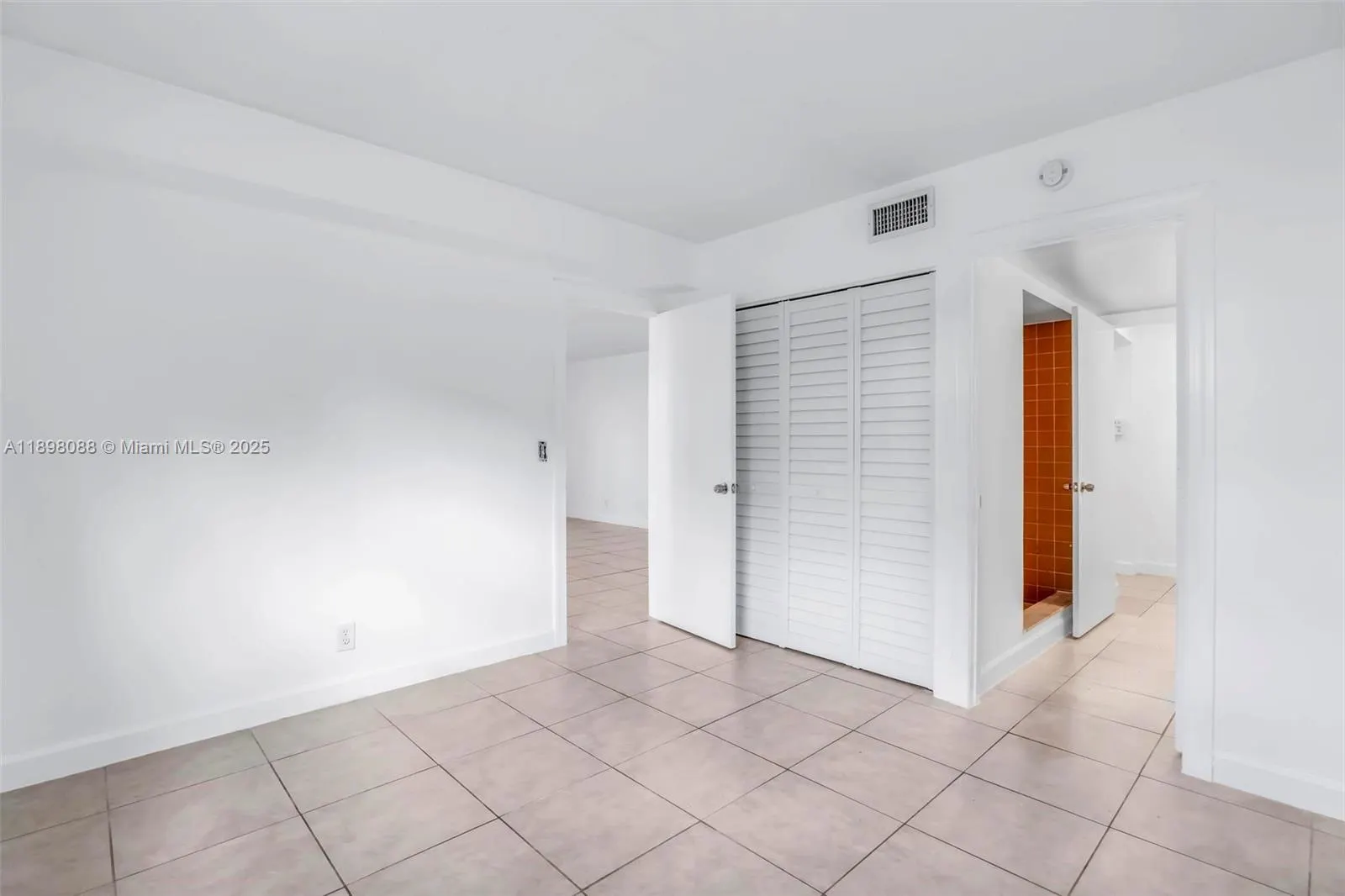 8002 Lagos De Campo Blvd, #B-101