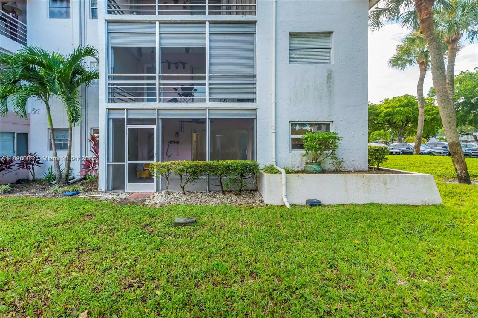 8002 Lagos De Campo Blvd, #B-101