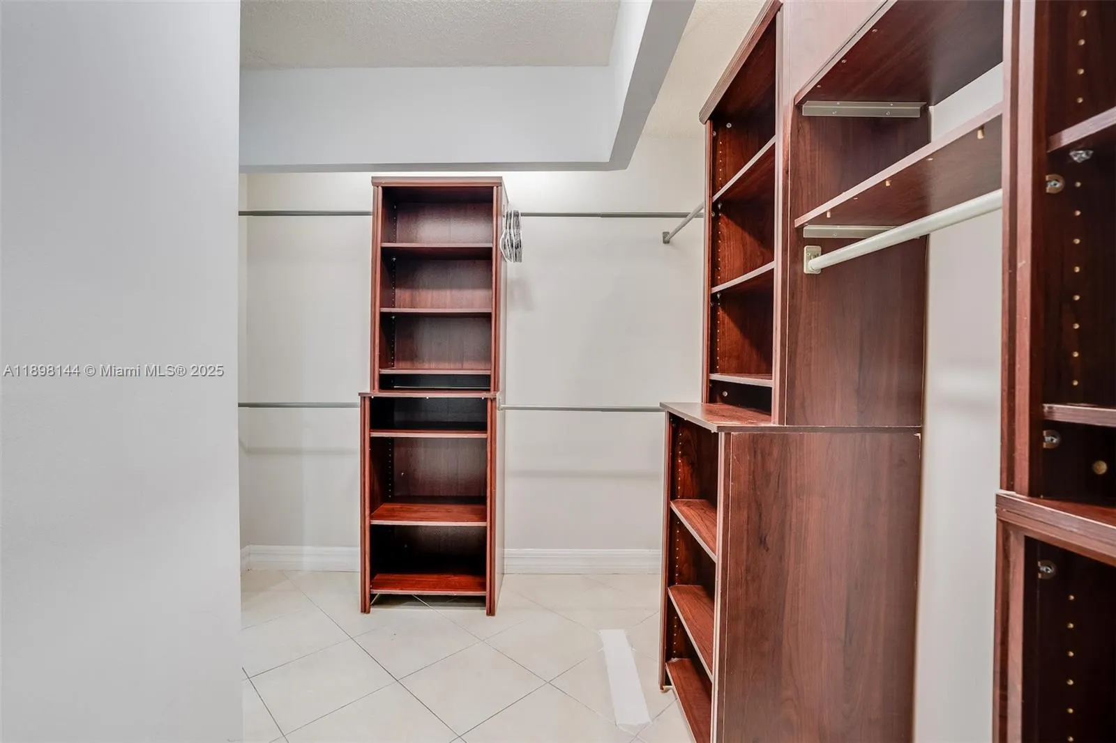 18071 Biscayne Blvd, #1204