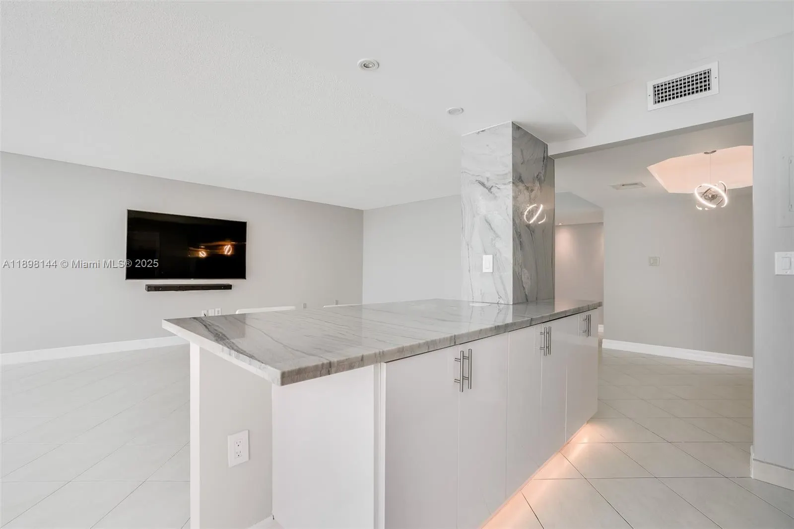 18071 Biscayne Blvd, #1204