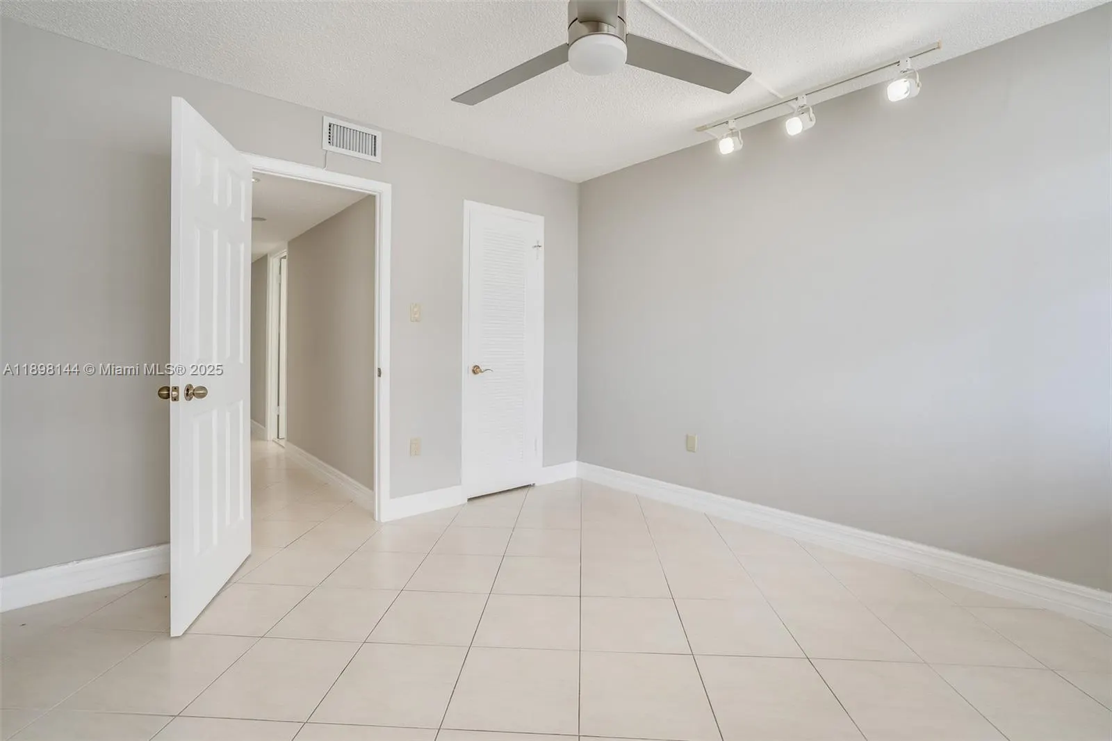 18071 Biscayne Blvd, #1204