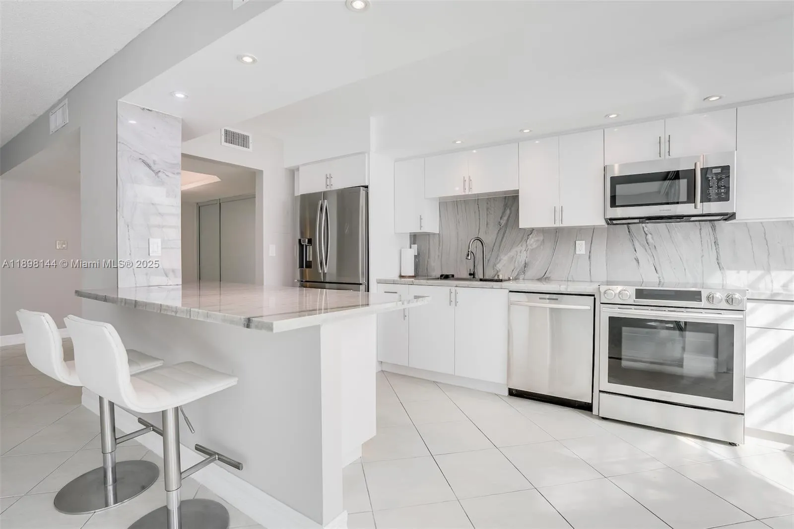 18071 Biscayne Blvd, #1204