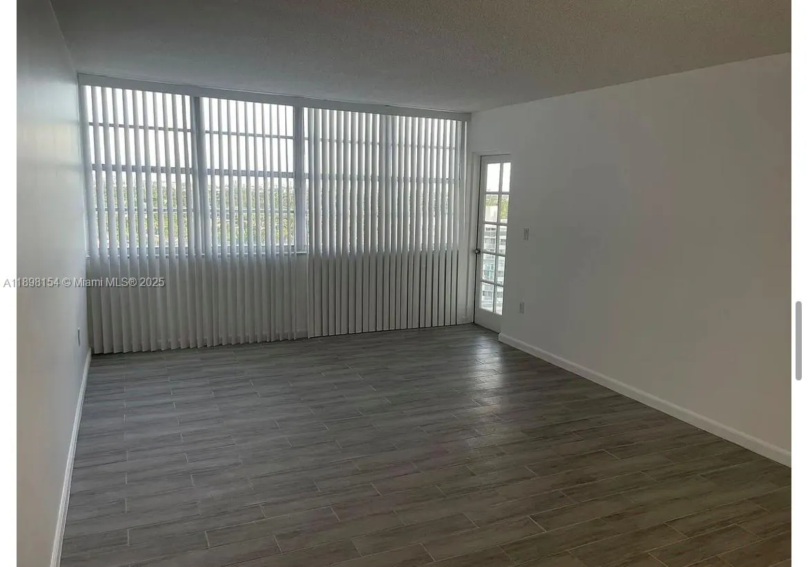 1351 NE MIAMI GARDENS DR, #1421E