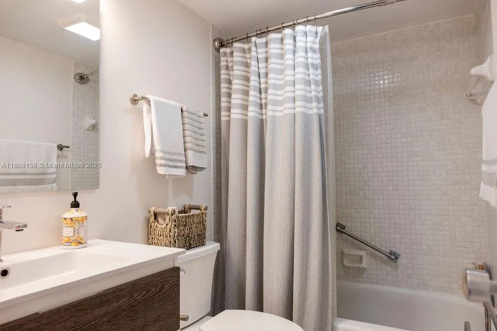 1300 St Charles Place, #PH12