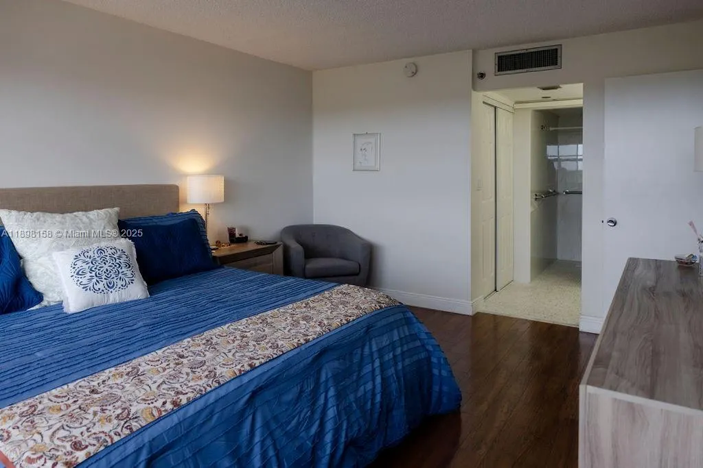 1300 St Charles Place, #PH12