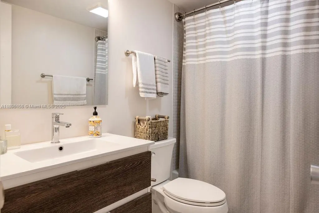 1300 St Charles Place, #PH12
