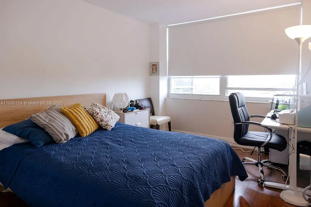 1300 St Charles Place, #PH12