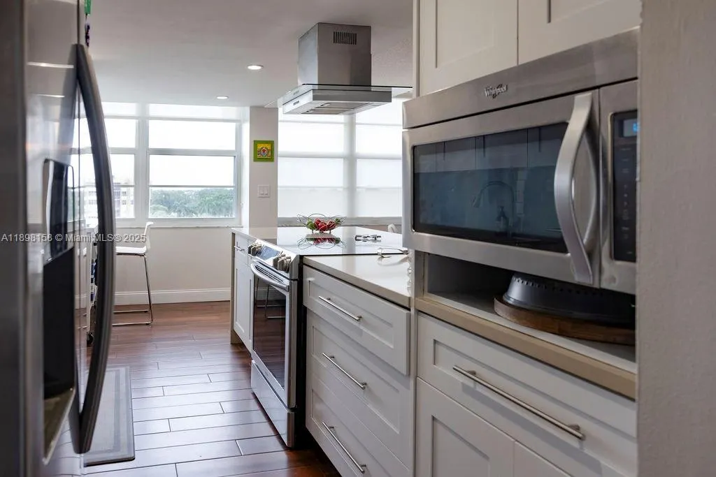 1300 St Charles Place, #PH12
