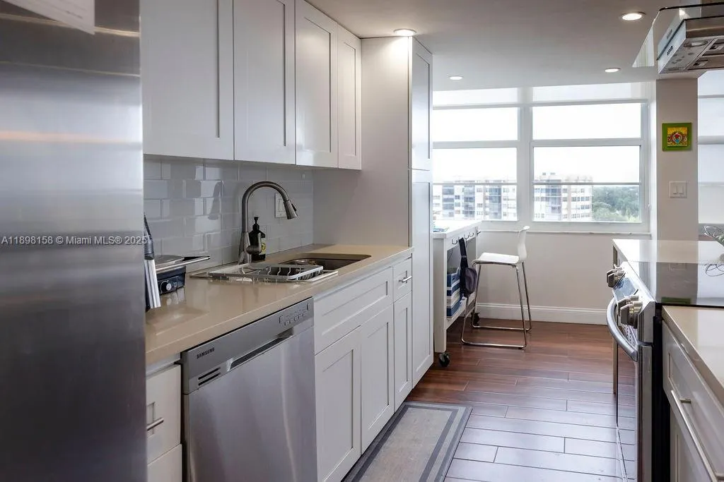 1300 St Charles Place, #PH12