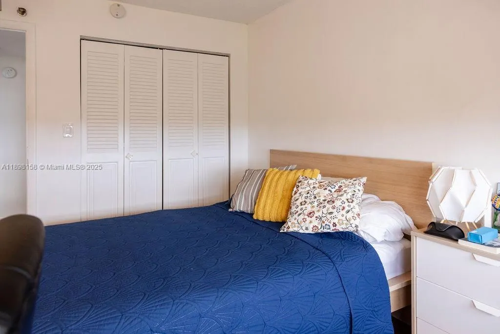 1300 St Charles Place, #PH12