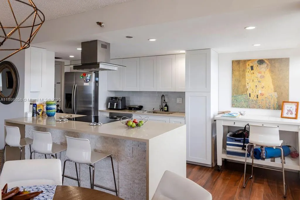 1300 St Charles Place, #PH12