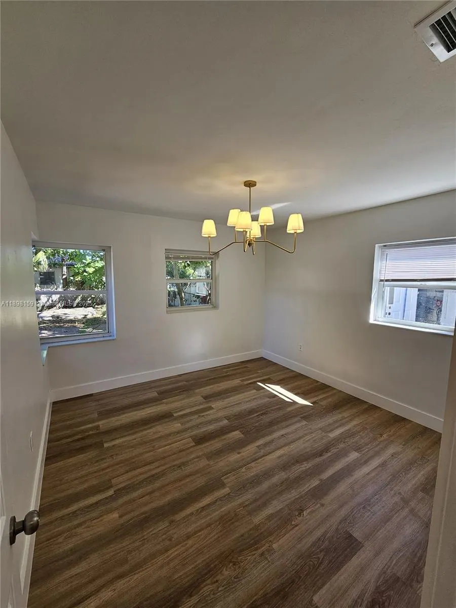 1915 Normandy Dr