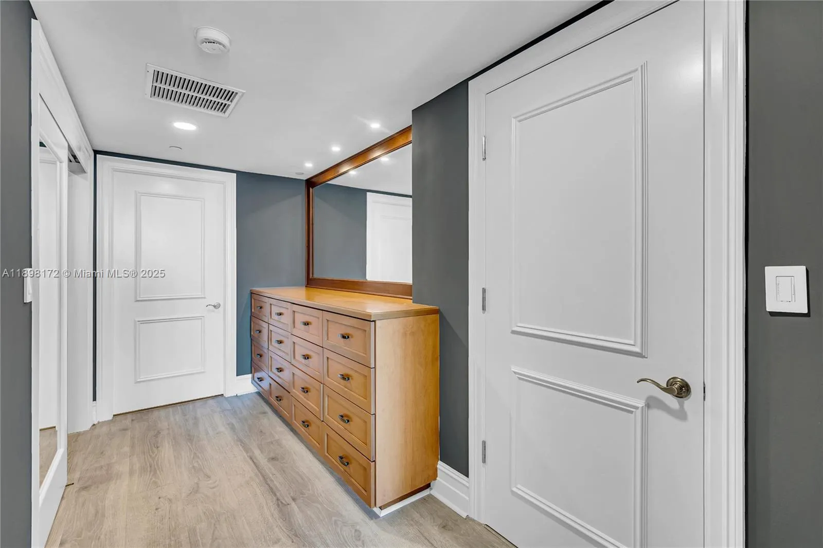 20201 E Country Club Dr, #1907