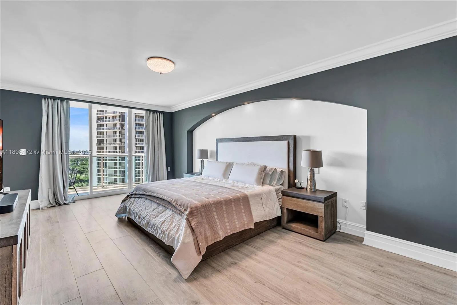 20201 E Country Club Dr, #1907