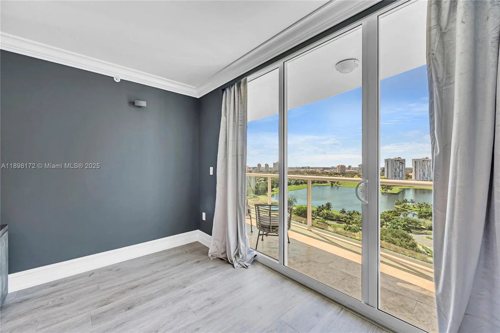 20201 E Country Club Dr, #1907