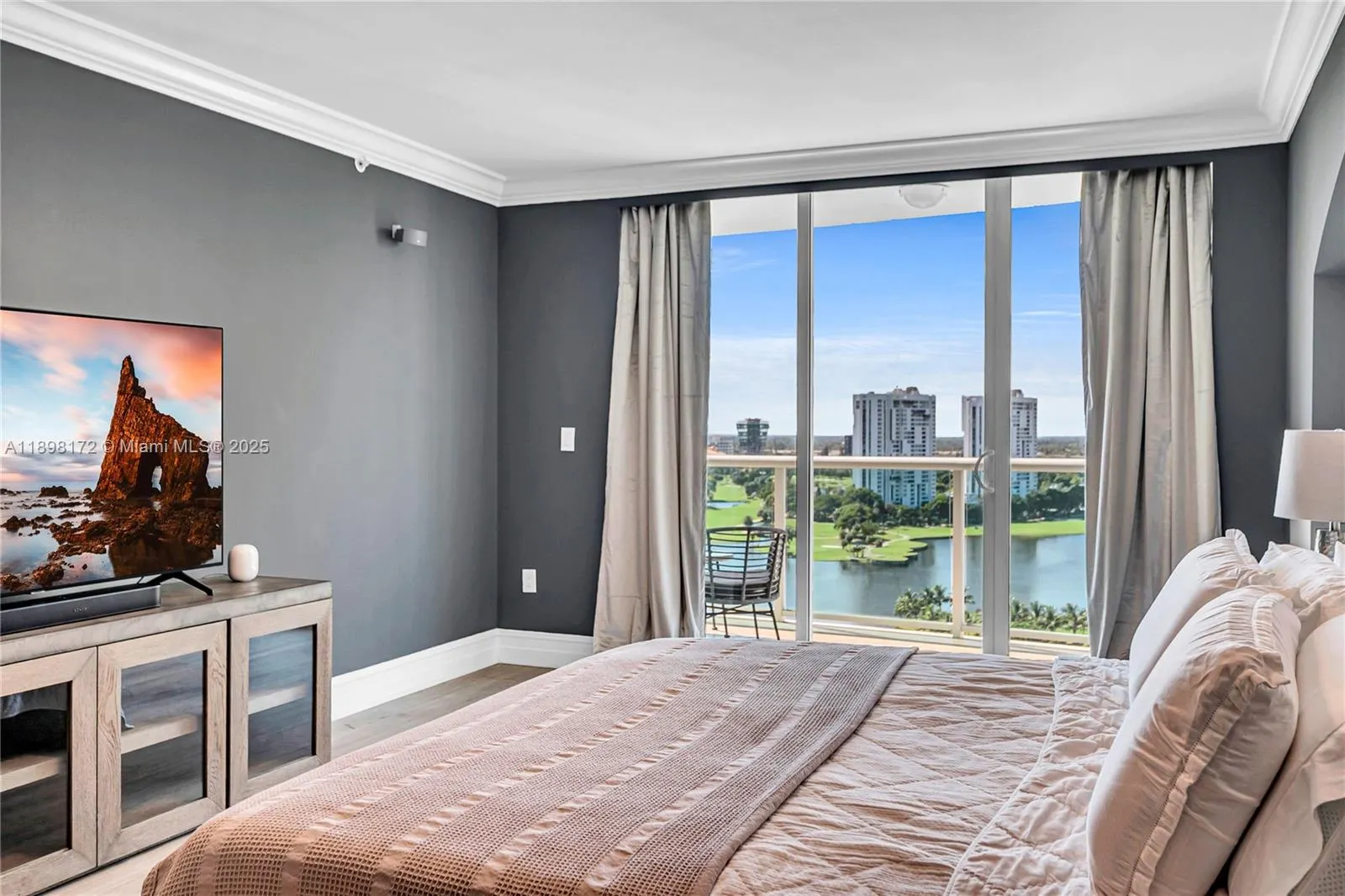 20201 E Country Club Dr, #1907