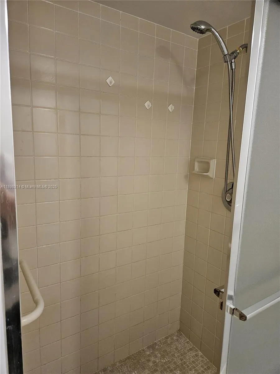 6085 Balboa Cir, #403