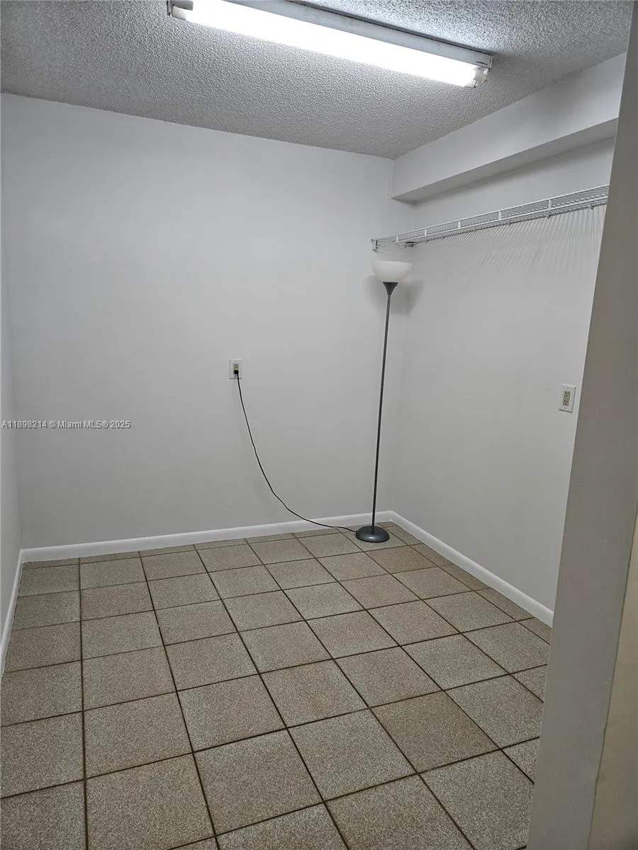 6085 Balboa Cir, #403