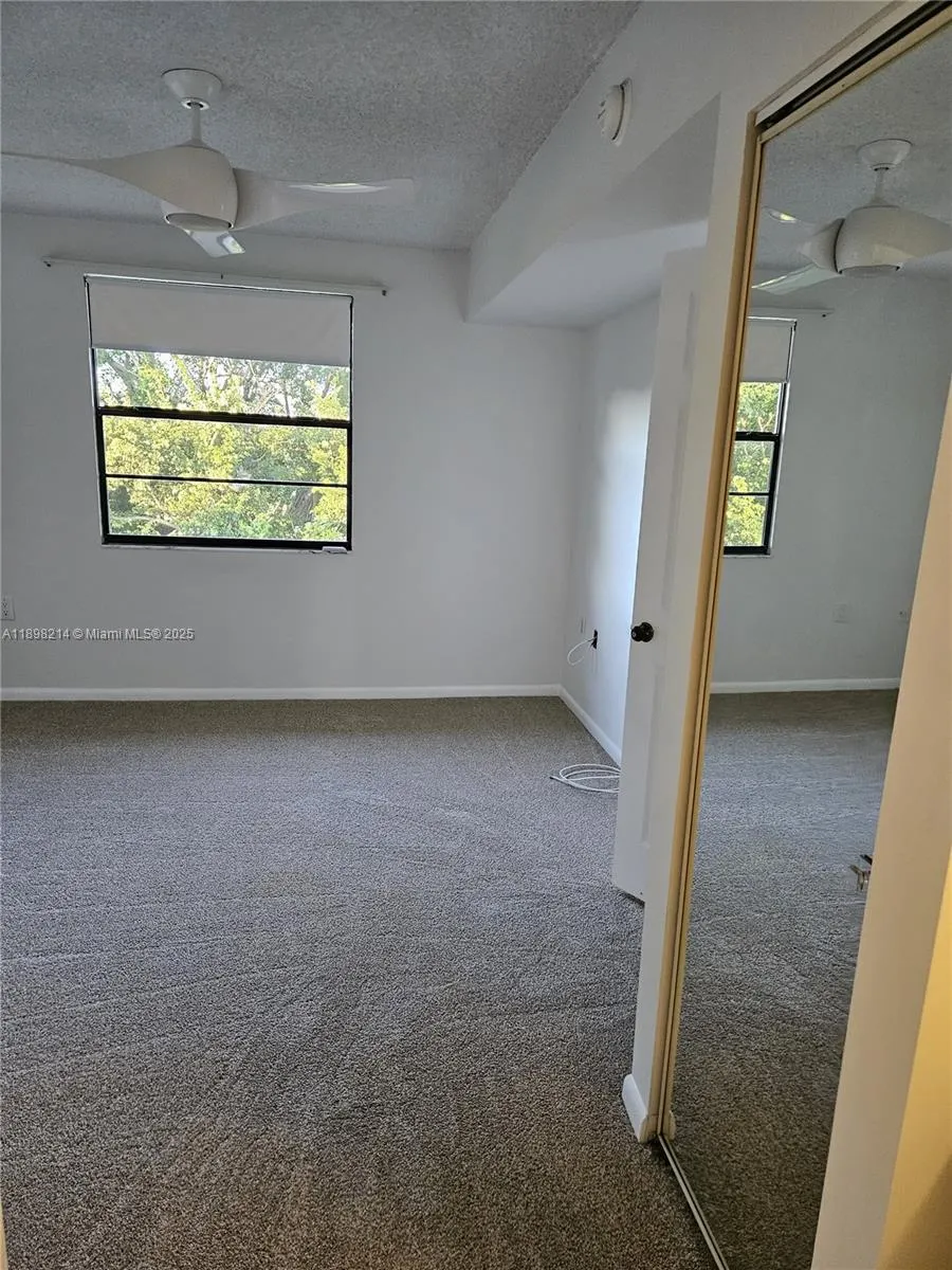 6085 Balboa Cir, #403