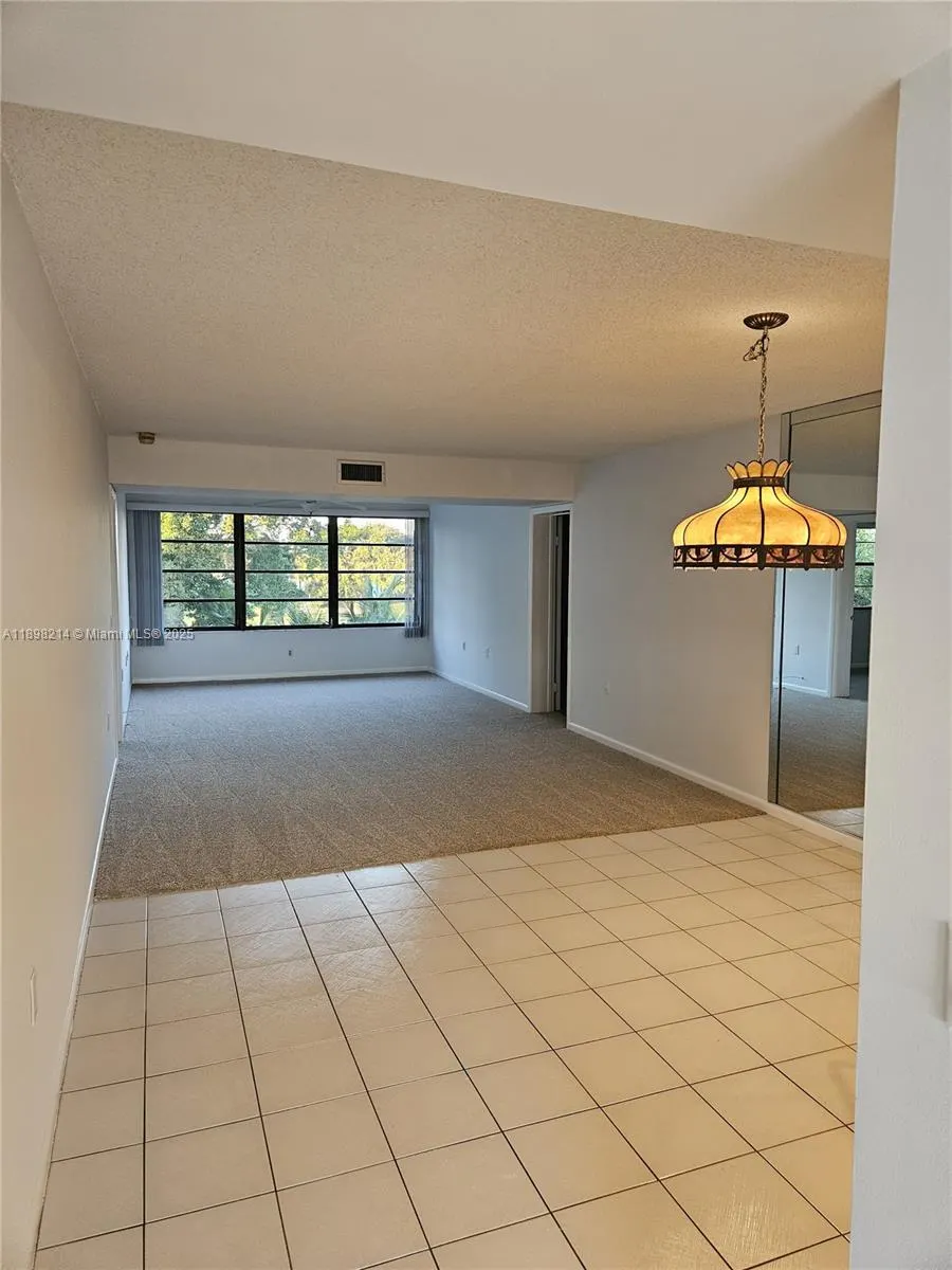 6085 Balboa Cir, #403