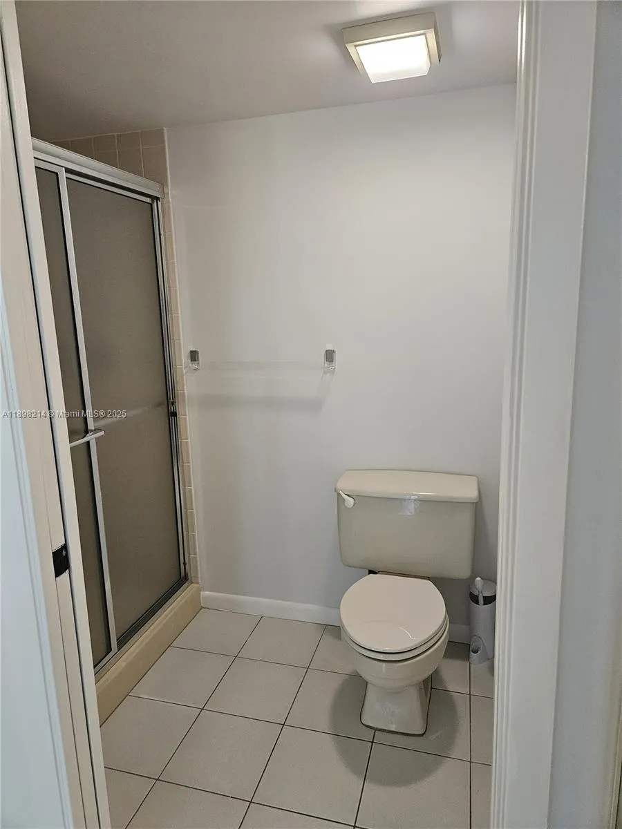 6085 Balboa Cir, #403