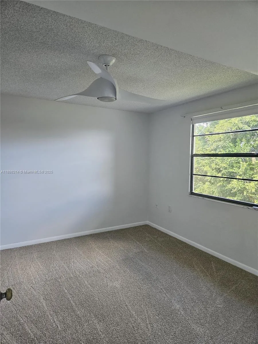 6085 Balboa Cir, #403