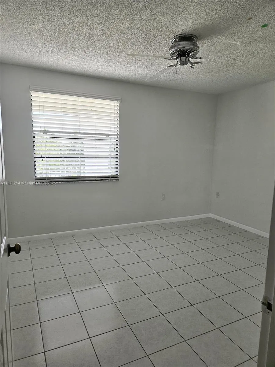 6085 Balboa Cir, #403
